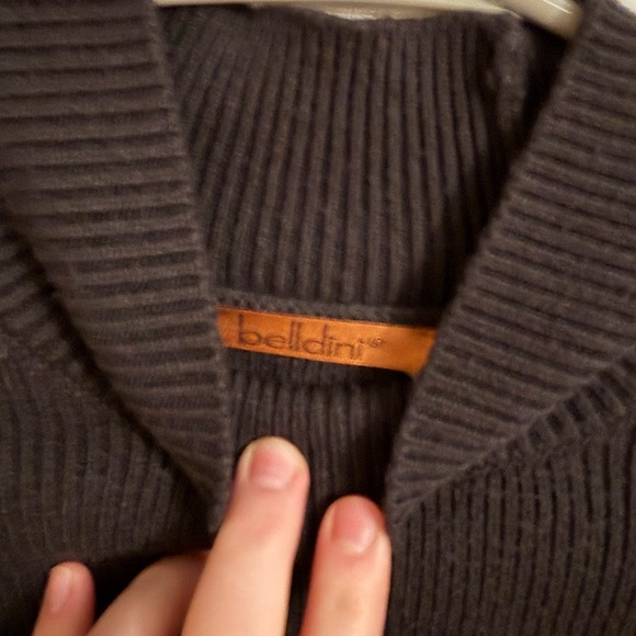 Belldini Sweater size Medium. Grey pre-loved like new - Picture 2 of 3